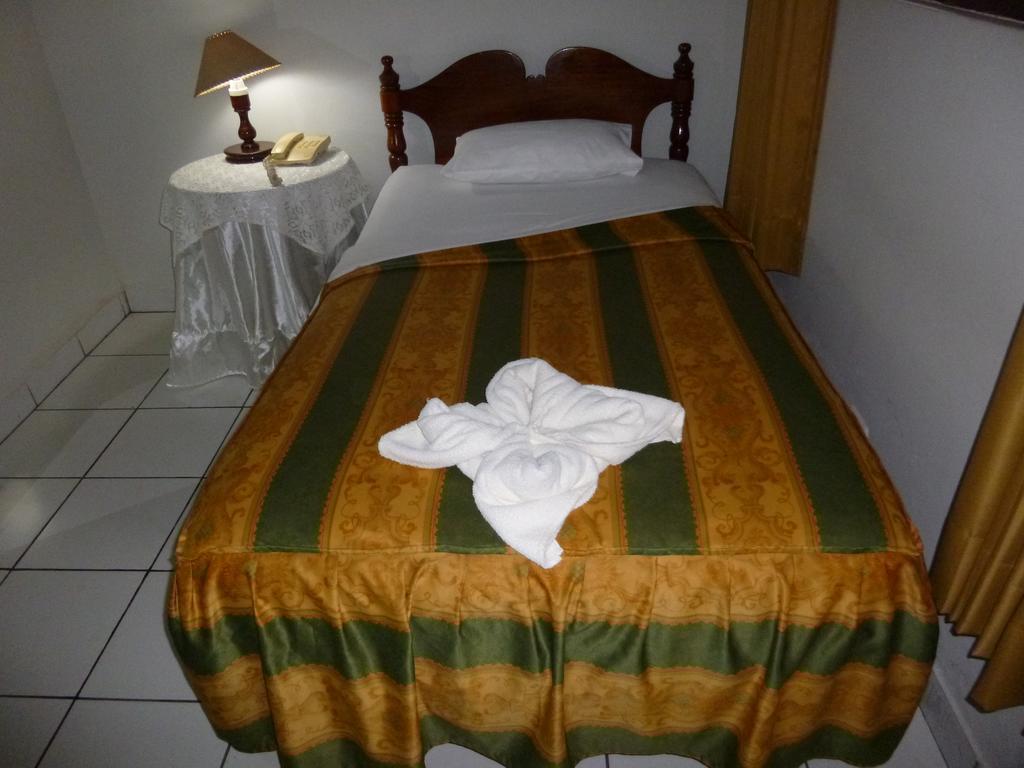 Hotel Cabana Quinta Puerto Maldonado Quarto foto
